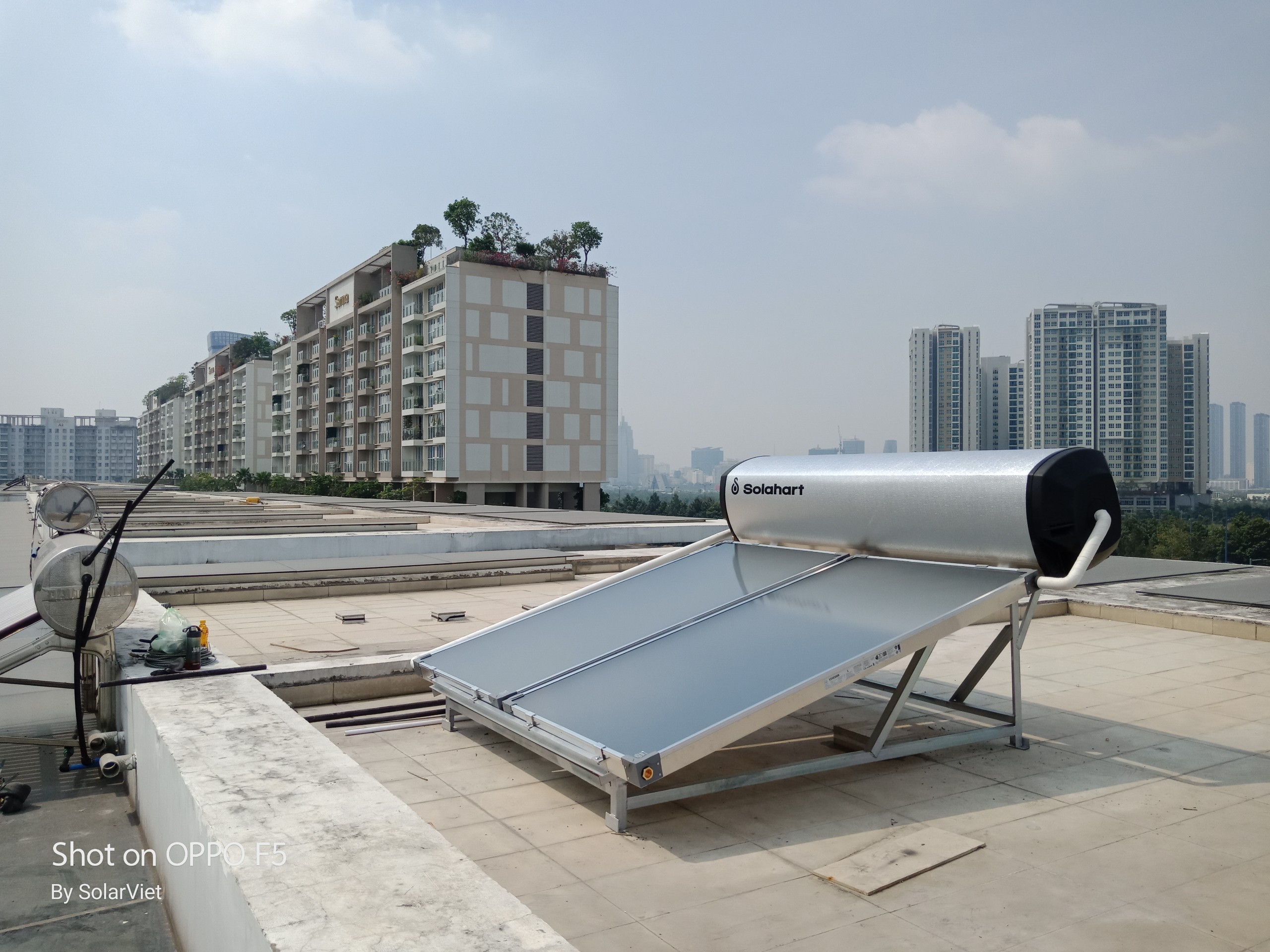 Solahart Premium 300L – Máy nước nóng năng lượng mặt trời tấm phẳng cao cấp nhất của Úc