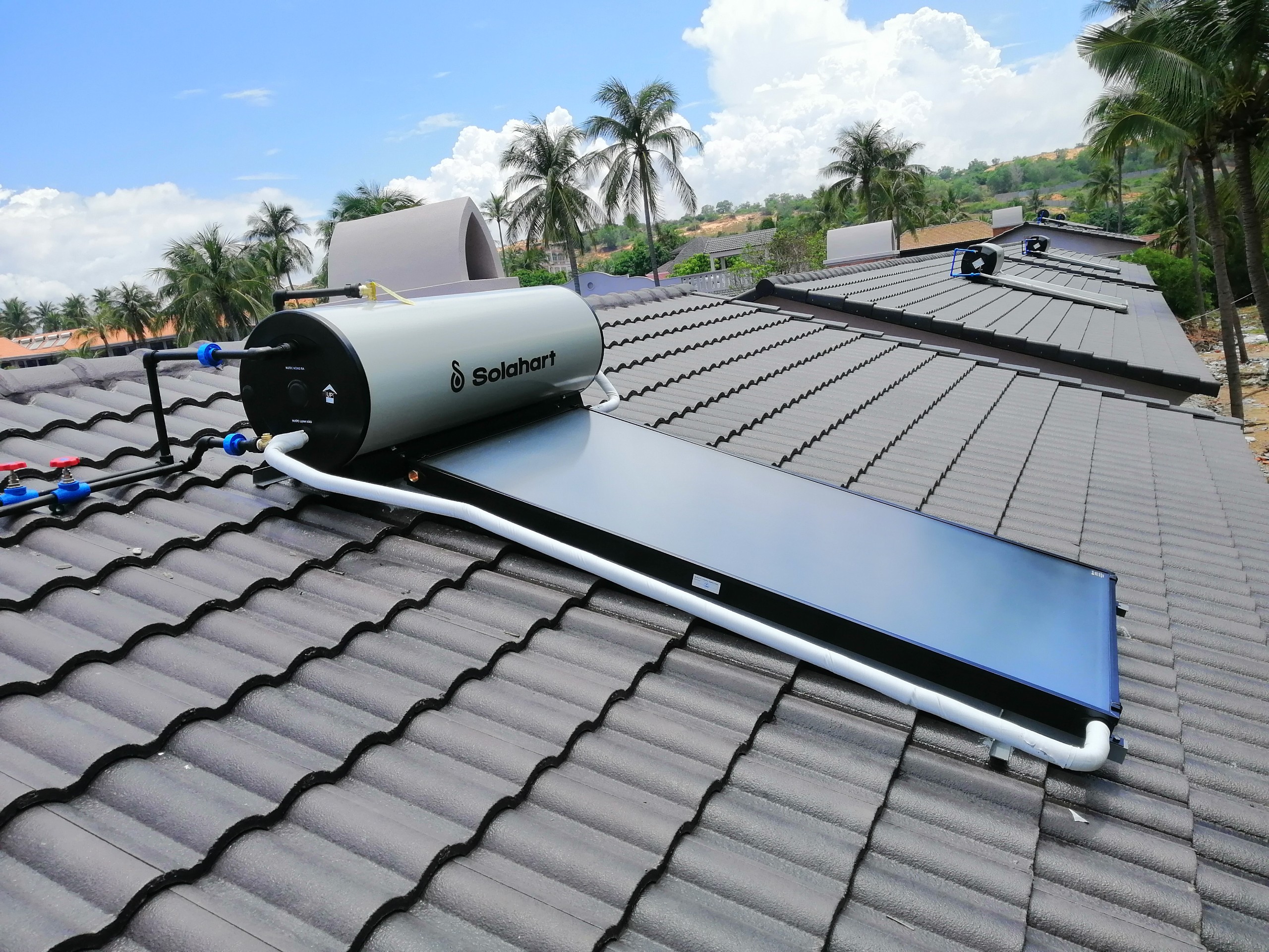 Giàn Máy Nước Nóng Năng Lượng Mặt Trời Solahart – Dự Án LE VIVA Resort Mũi Né – TP. Phan Thiết