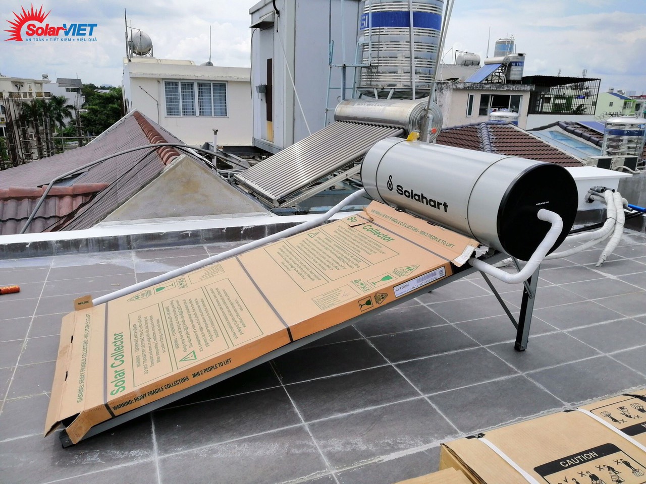 Máy nước nóng Solahart Sunheat 150L- dòng máy nước nóng năng lượng mặt trời tấm phẳng cao cấp của Úc